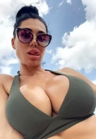 Amanda +971586877045