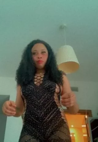 Angela +971529346302